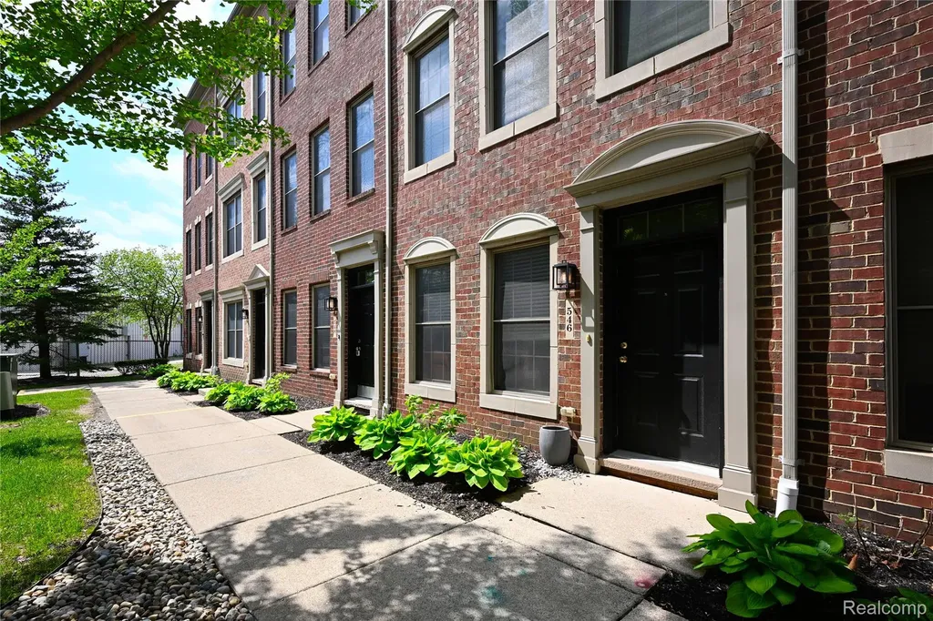 548 Graten Street Birmingham City MI 48009