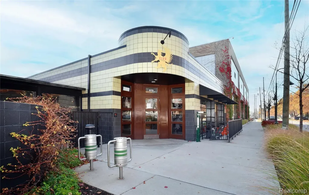 548 Graten Street Birmingham City MI 48009