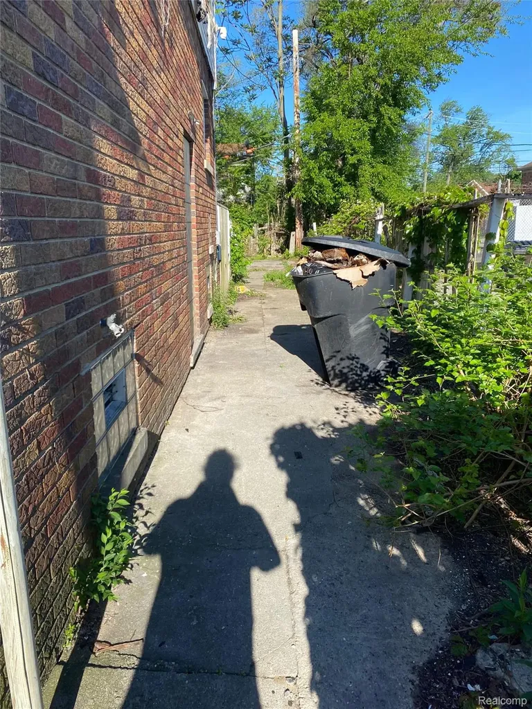 18985 Monica Street Detroit City MI 48221