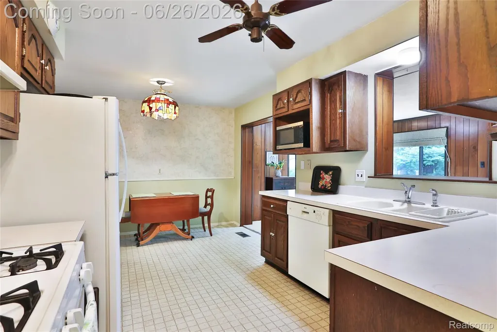 14628 Yale Street Livonia City MI 48154