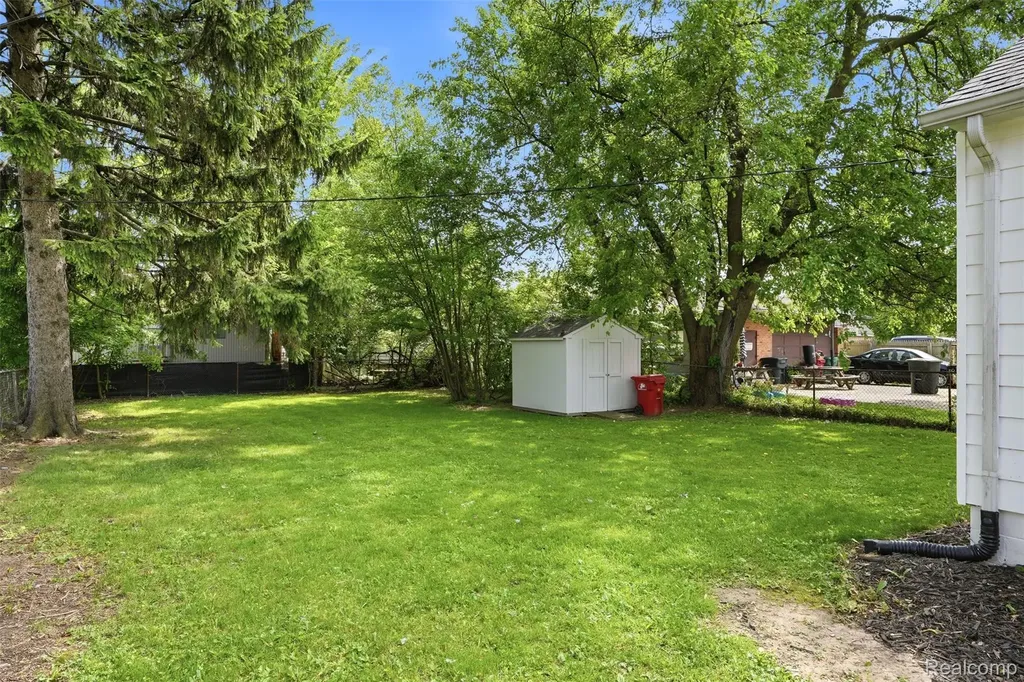 15334 Evergreen Avenue Eastpointe City MI 48021