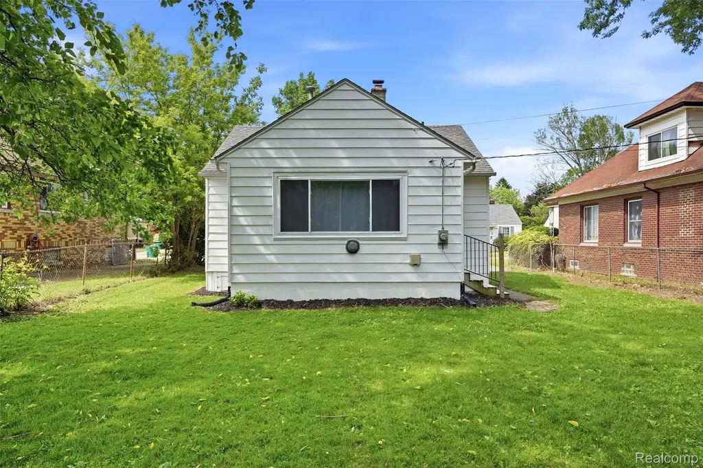 15334 Evergreen Avenue Eastpointe City MI 48021