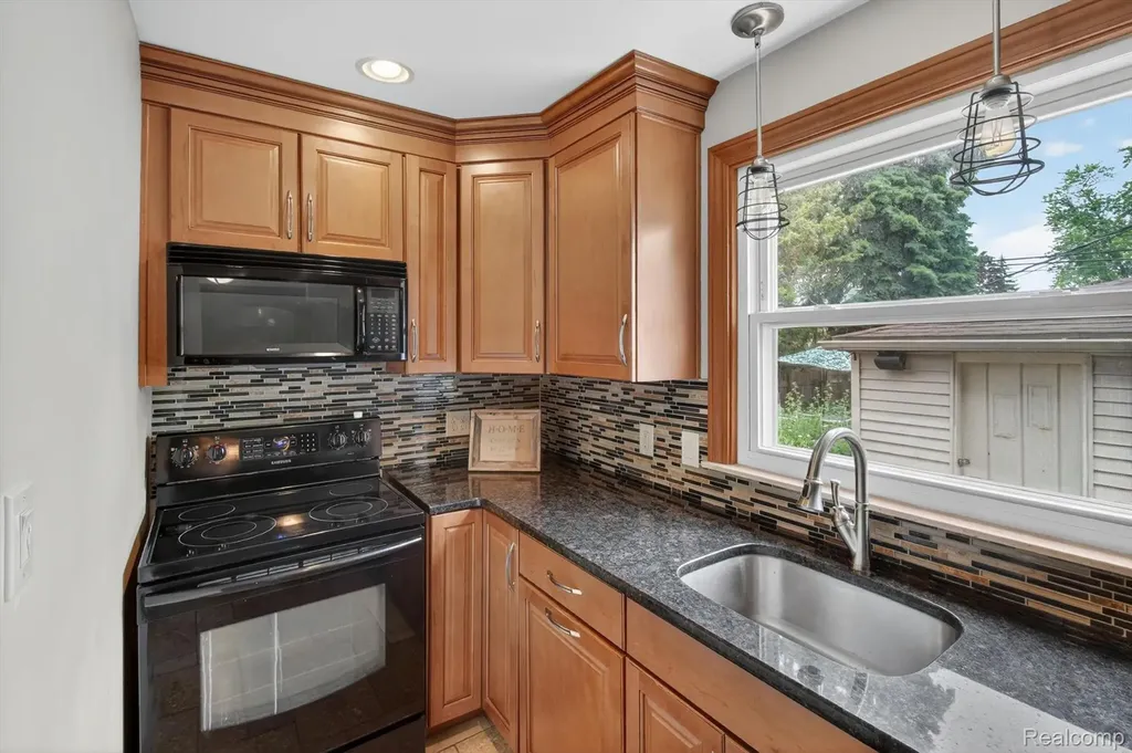 15006 Philomene Boulevard Allen Park City MI 48101