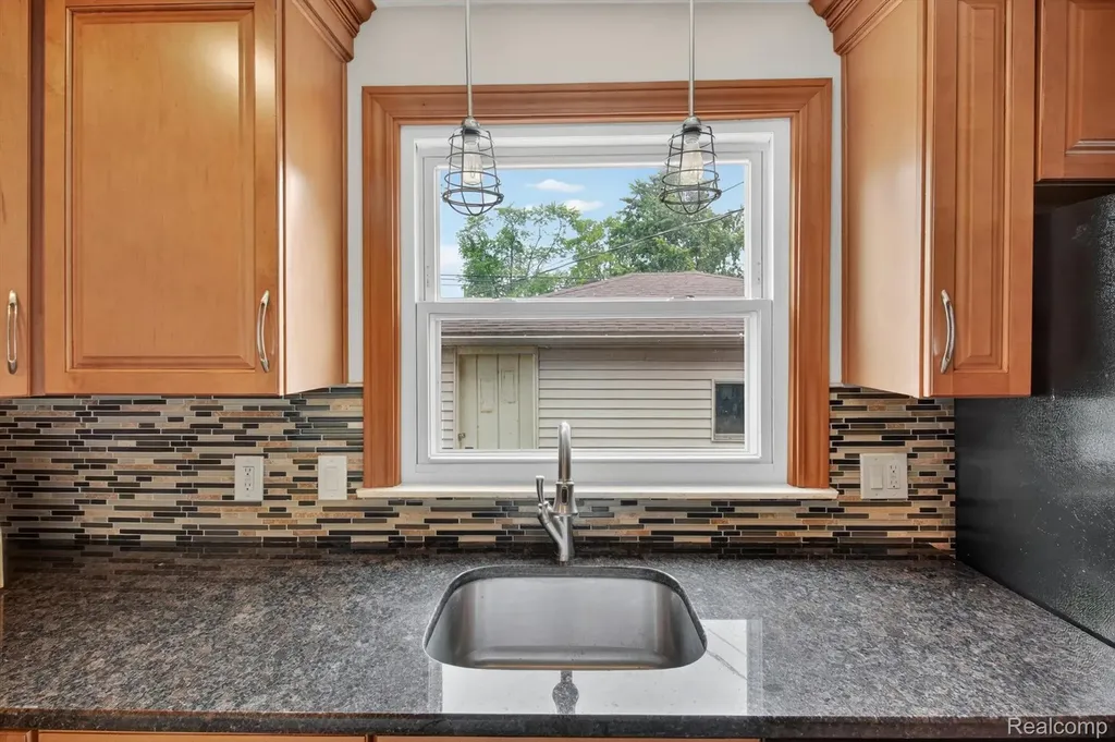 15006 Philomene Boulevard Allen Park City MI 48101