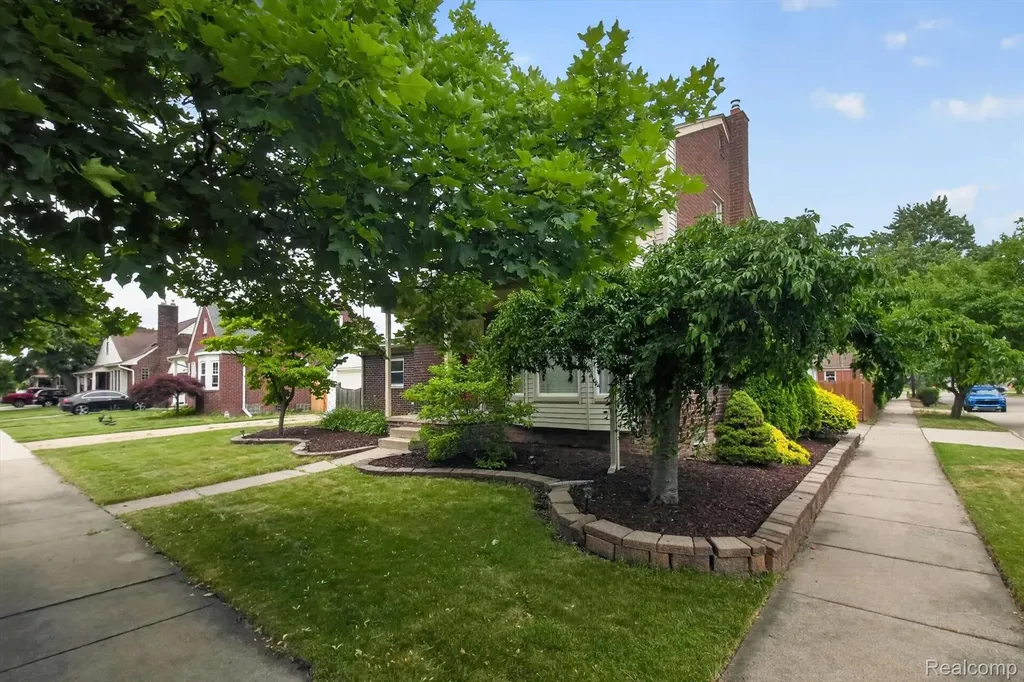 15006 Philomene Boulevard Allen Park City MI 48101