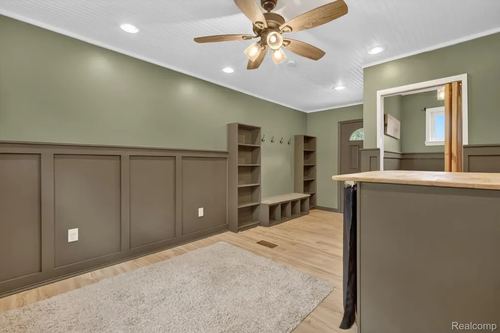 15006 Philomene Boulevard Allen Park City MI 48101