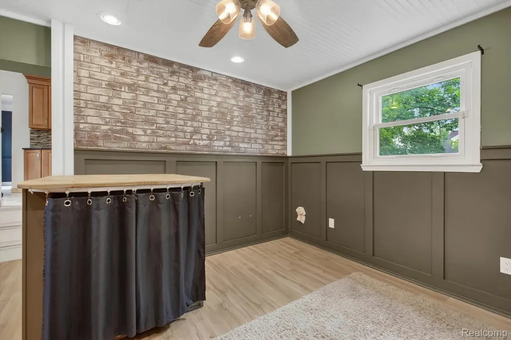 15006 Philomene Boulevard Allen Park City MI 48101