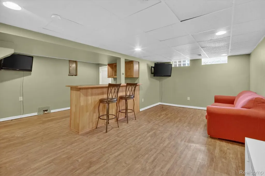 15006 Philomene Boulevard Allen Park City MI 48101