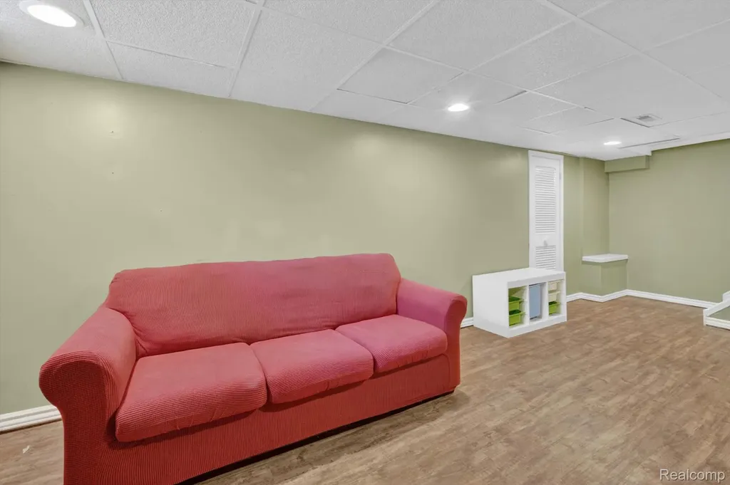 15006 Philomene Boulevard Allen Park City MI 48101