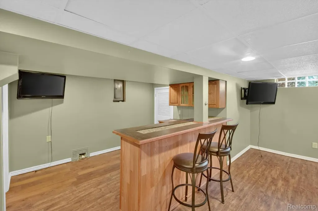 15006 Philomene Boulevard Allen Park City MI 48101