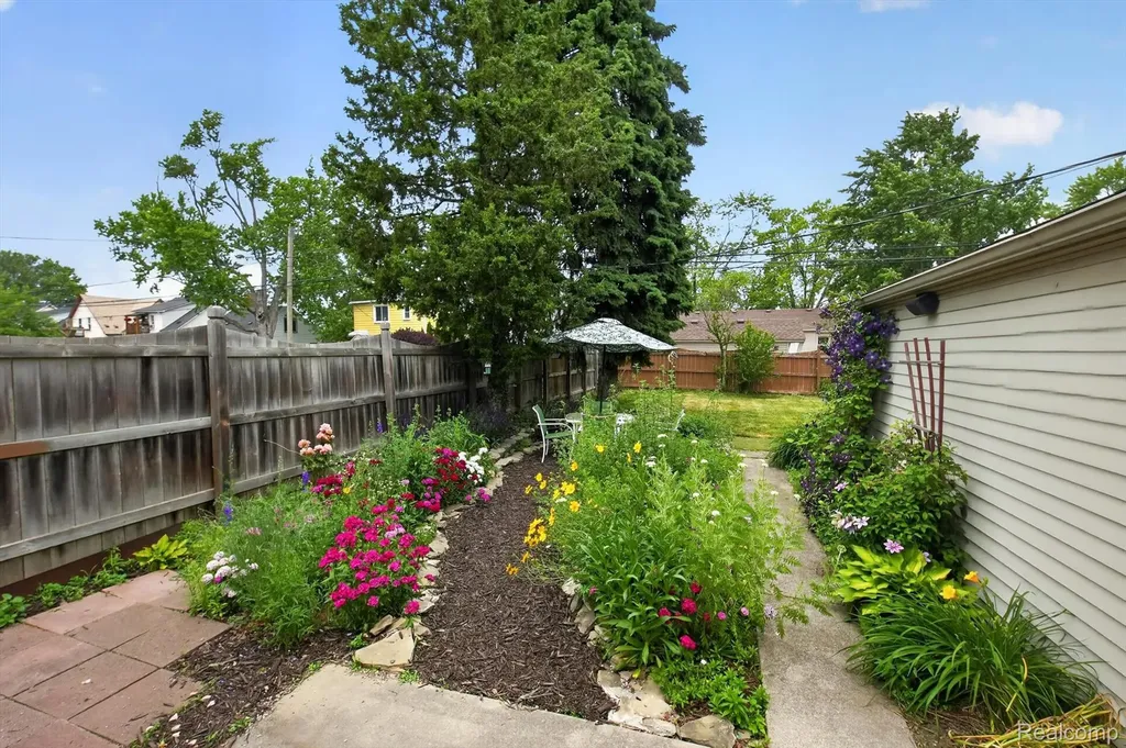 15006 Philomene Boulevard Allen Park City MI 48101