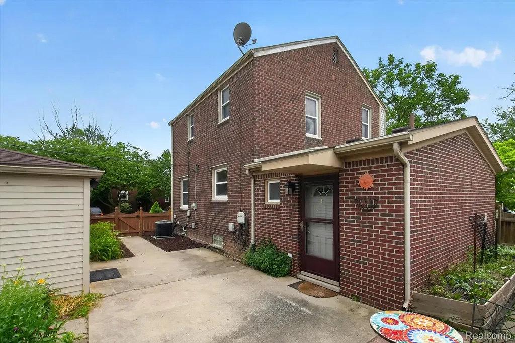 15006 Philomene Boulevard Allen Park City MI 48101