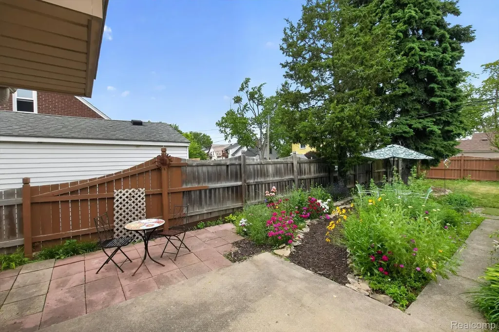 15006 Philomene Boulevard Allen Park City MI 48101