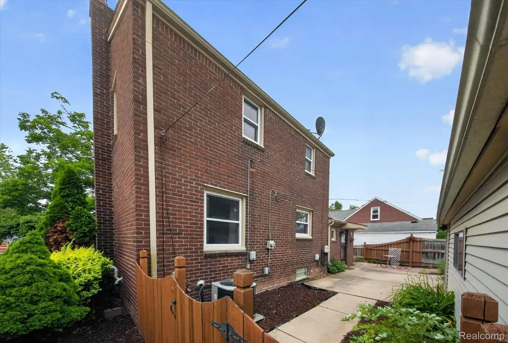 15006 Philomene Boulevard Allen Park City MI 48101