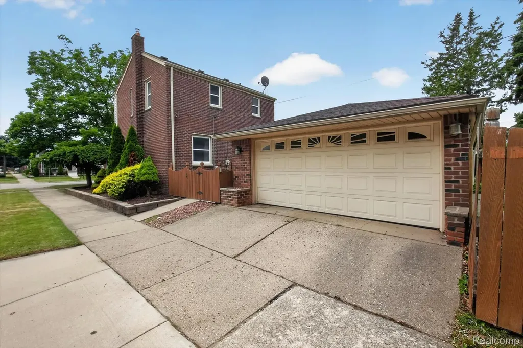 15006 Philomene Boulevard Allen Park City MI 48101