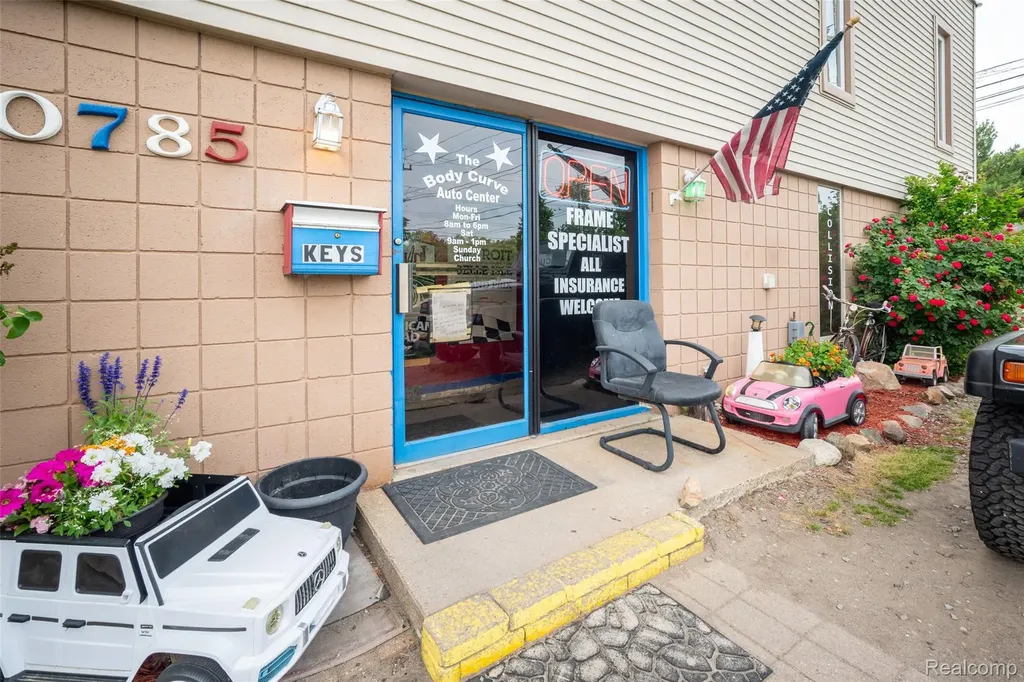 20785 Orchard Lake Road Farmington Hills City MI 48336