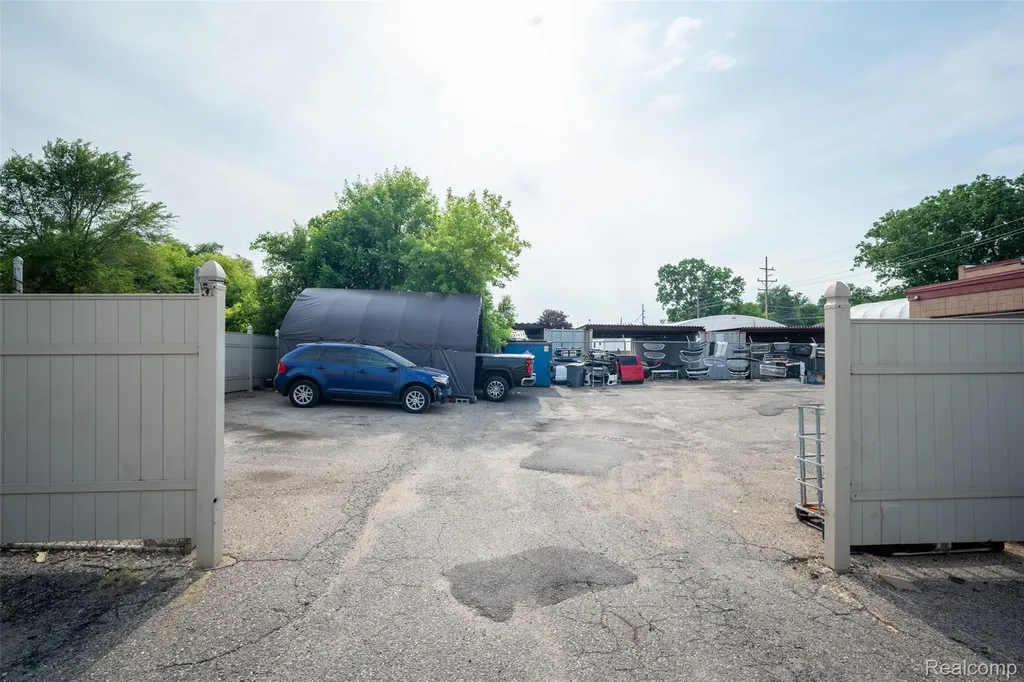 20785 Orchard Lake Road Farmington Hills City MI 48336