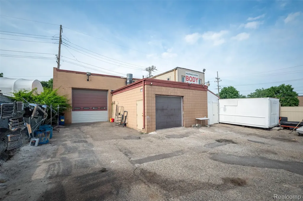 20785 Orchard Lake Road Farmington Hills City MI 48336