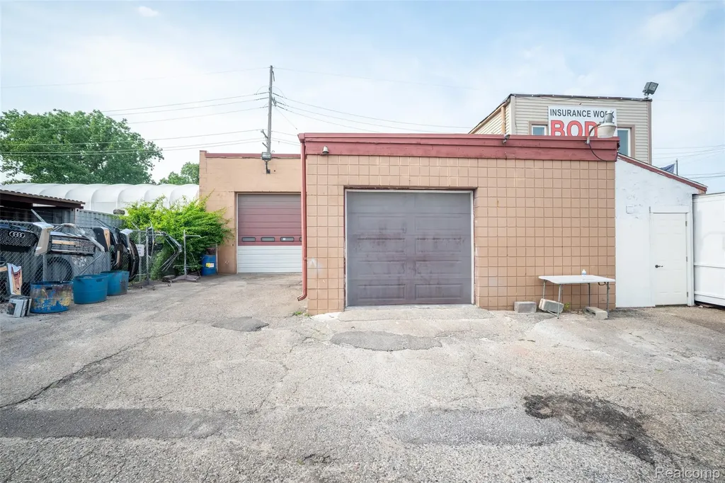 20785 Orchard Lake Road Farmington Hills City MI 48336