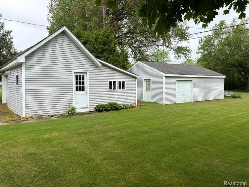 431 Lytle Avenue Harbor Beach City MI 48441