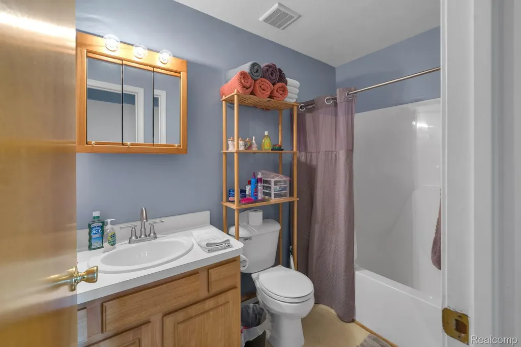 310 Marigold Circle Westland City MI 48185