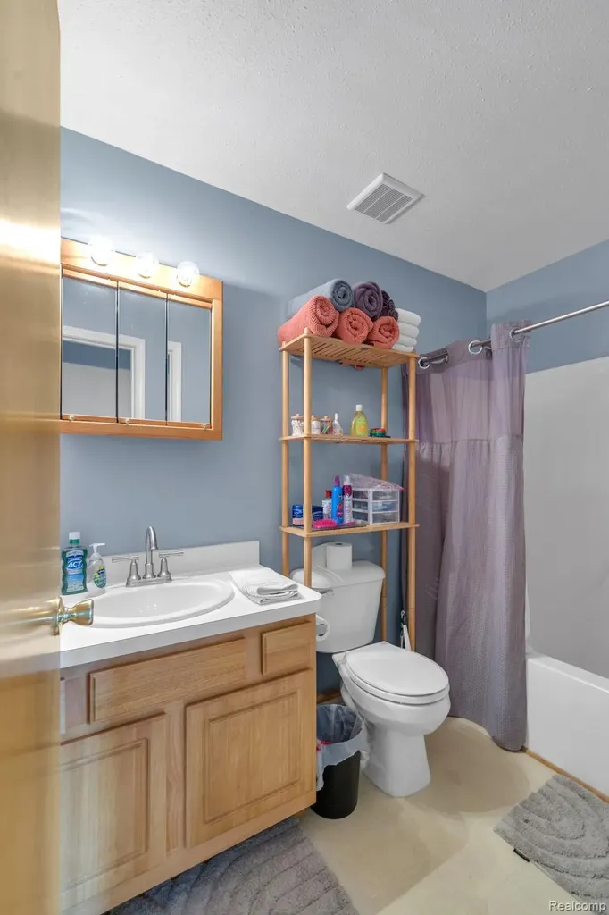 310 Marigold Circle Westland City MI 48185