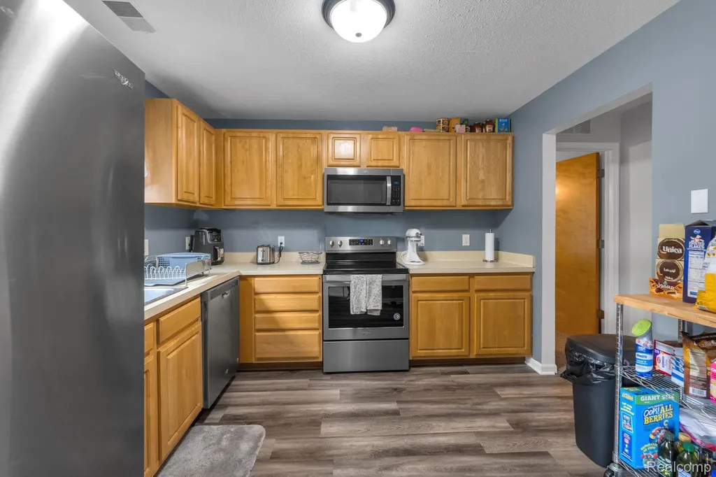310 Marigold Circle Westland City MI 48185