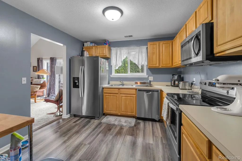 310 Marigold Circle Westland City MI 48185