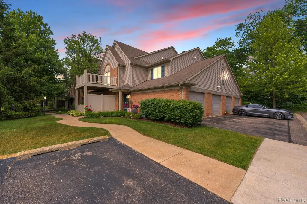 310 Marigold Circle Westland City MI 48185