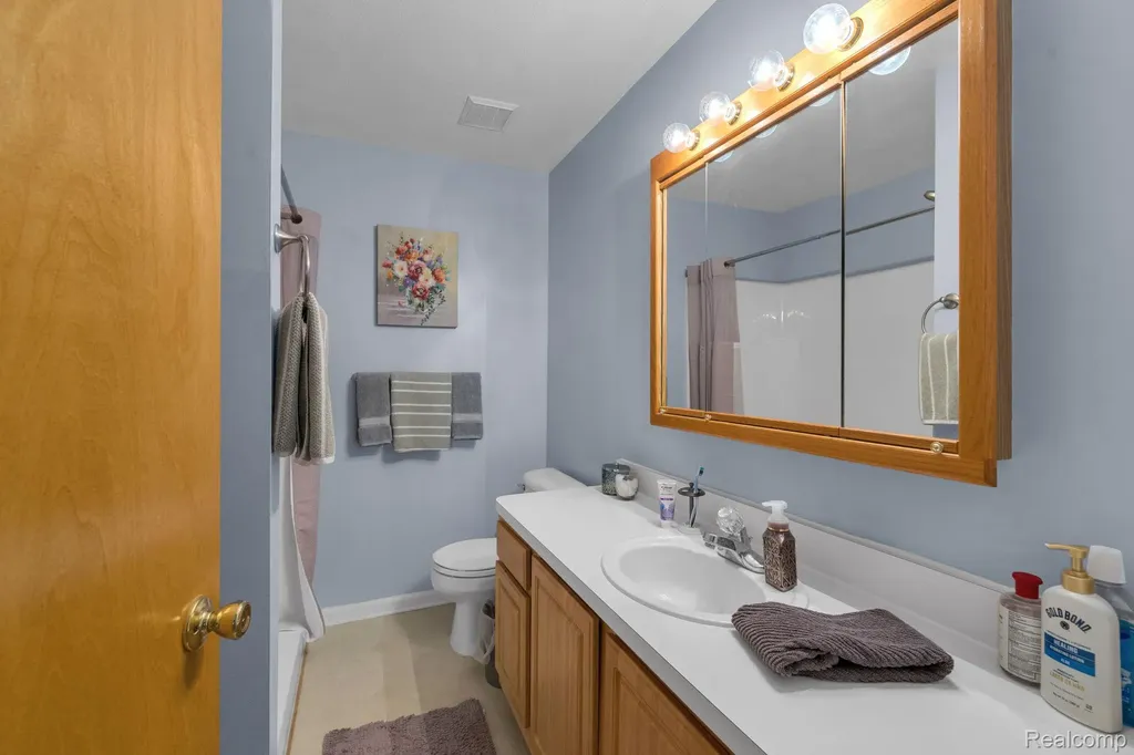 310 Marigold Circle Westland City MI 48185