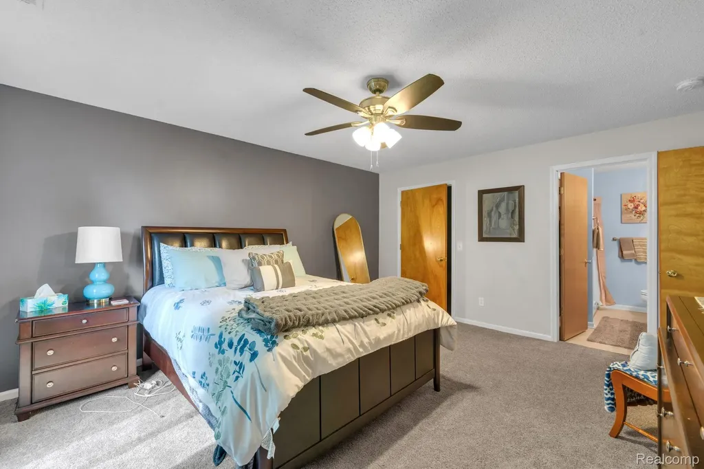 310 Marigold Circle Westland City MI 48185