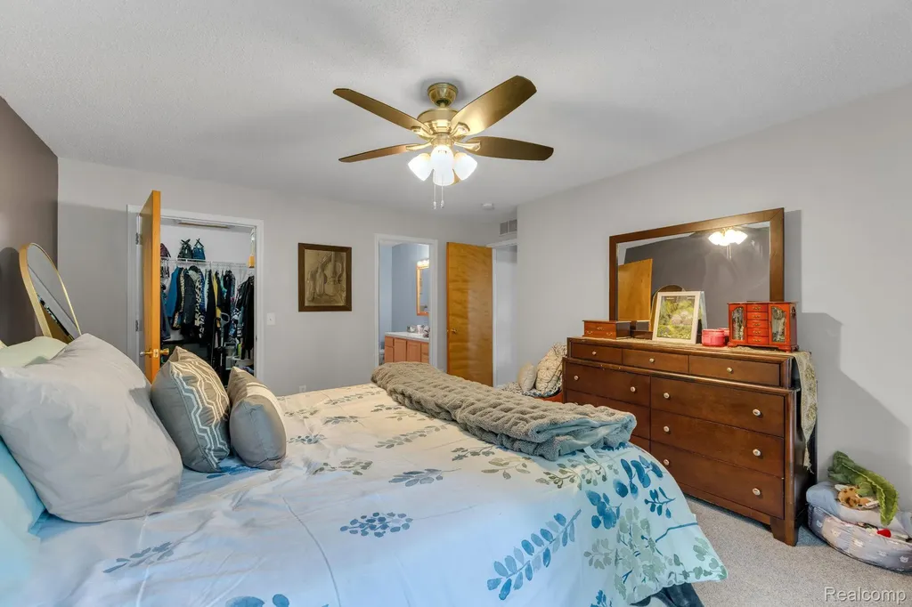 310 Marigold Circle Westland City MI 48185