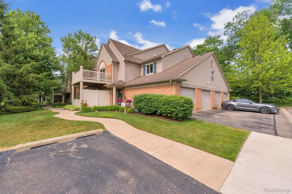 310 Marigold Circle Westland City MI 48185