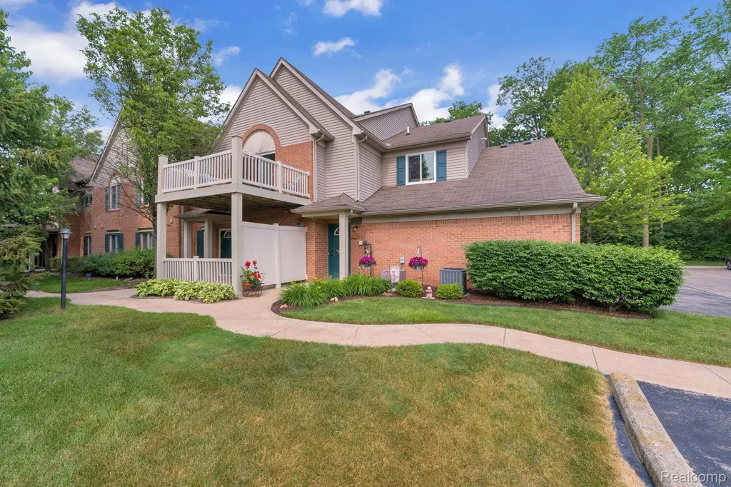 310 Marigold Circle Westland City MI 48185