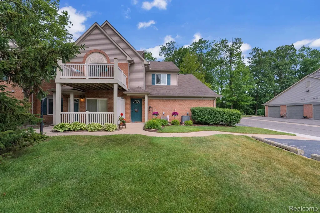 310 Marigold Circle Westland City MI 48185