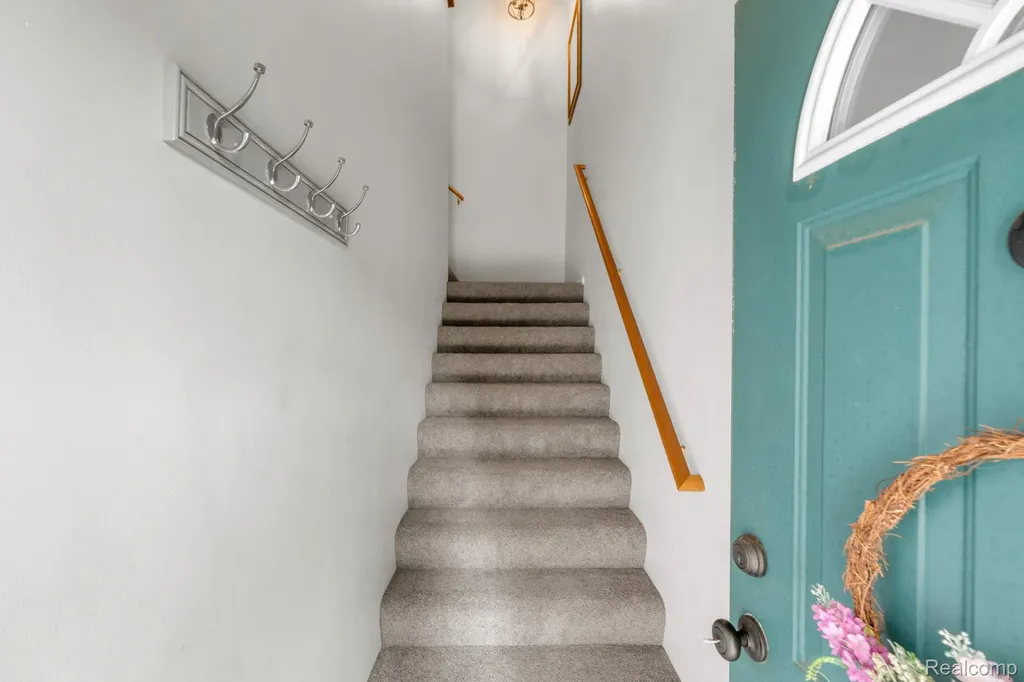 310 Marigold Circle Westland City MI 48185
