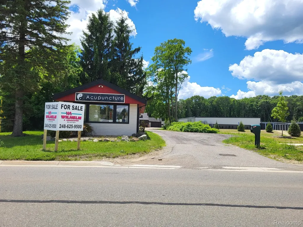 9421 Dixie Highway Springfield Charter Township MI 48348