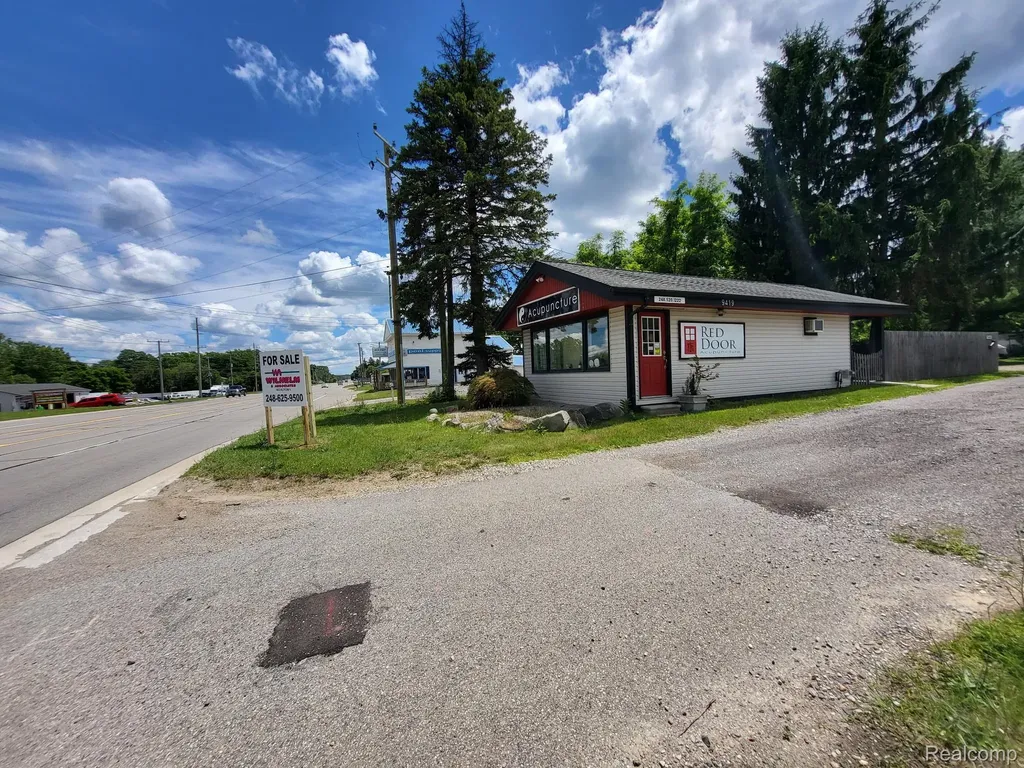 9421 Dixie Highway Springfield Charter Township MI 48348