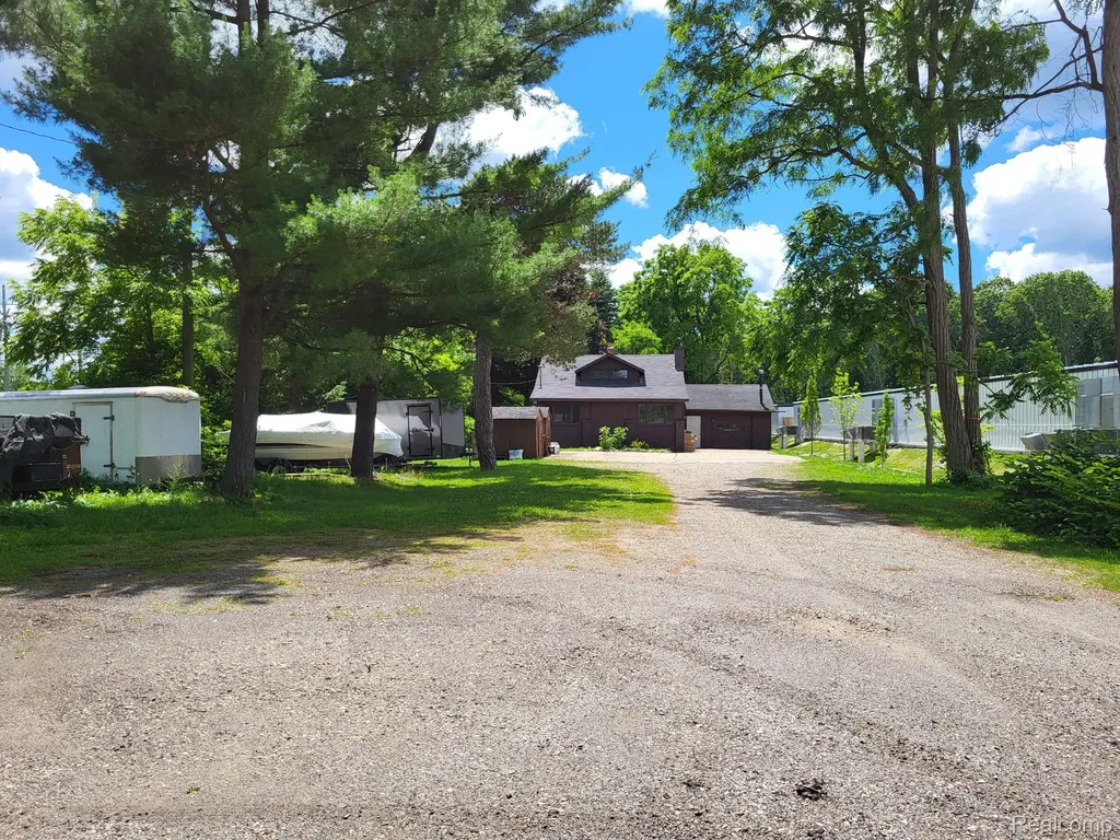 9421 Dixie Highway Springfield Charter Township MI 48348
