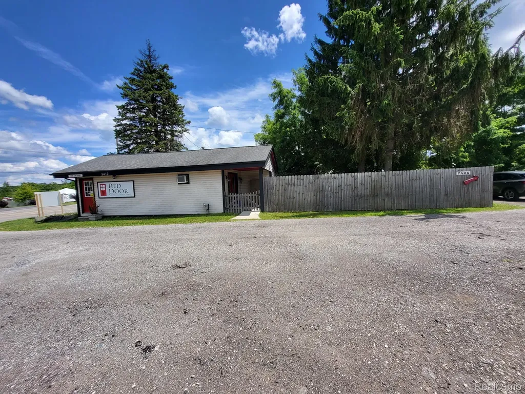 9421 Dixie Highway Springfield Charter Township MI 48348