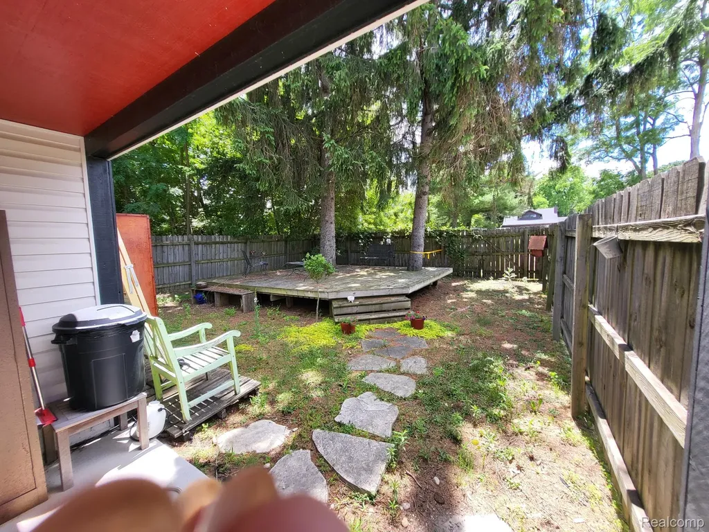 9421 Dixie Highway Springfield Charter Township MI 48348