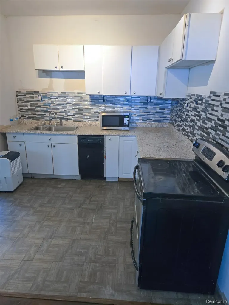 199 Massachusetts Street Highland Park City MI 48203