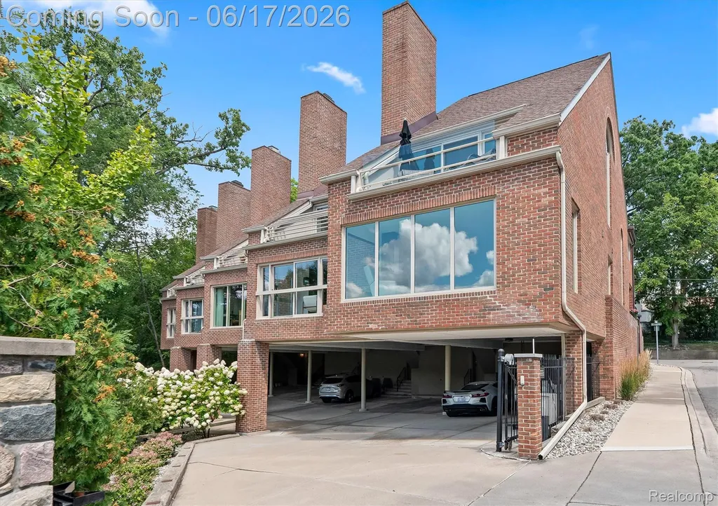 511 Brookside Avenue Birmingham City MI 48009