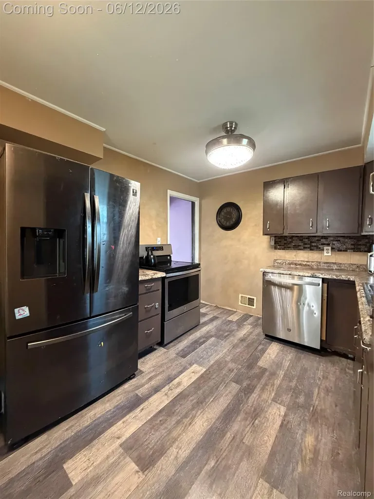 4230 Custer Avenue Flint City MI 48507