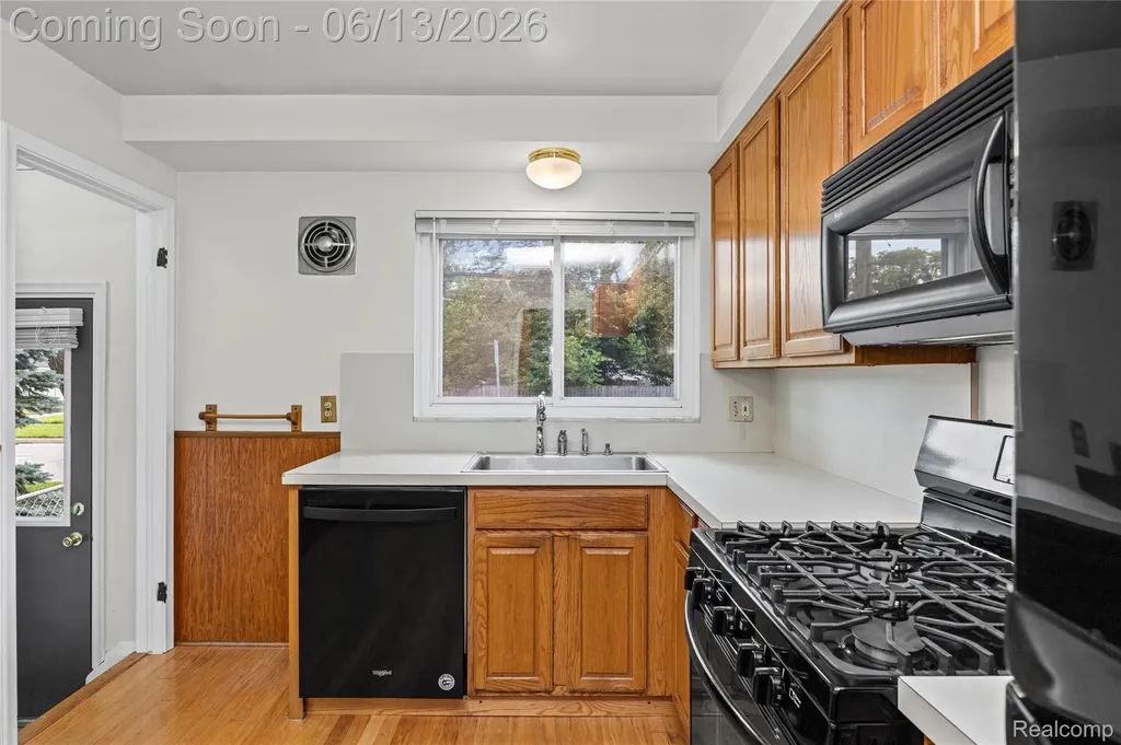 8758 Huron Street Taylor City MI 48180