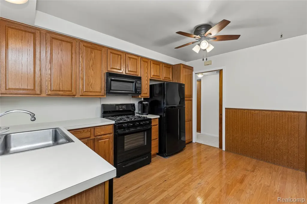 8758 Huron Street Taylor City MI 48180
