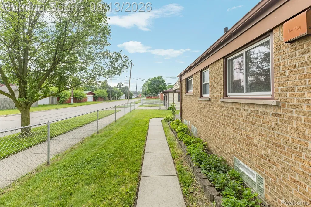 8758 Huron Street Taylor City MI 48180