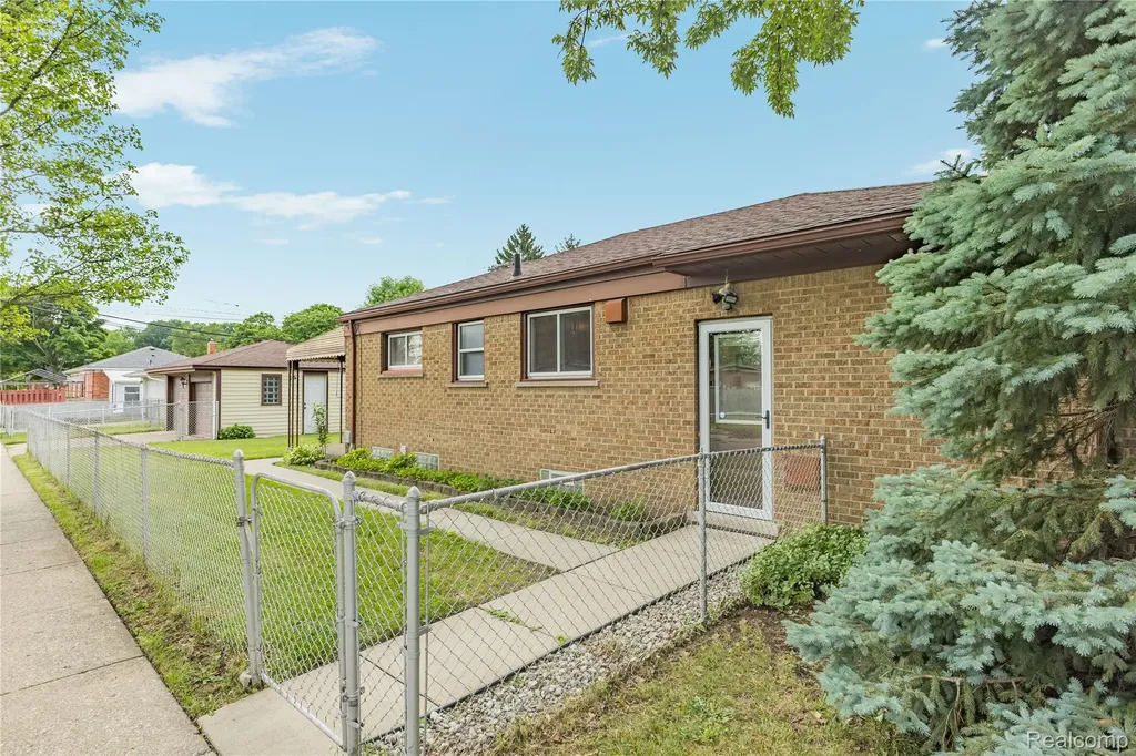 8758 Huron Street Taylor City MI 48180
