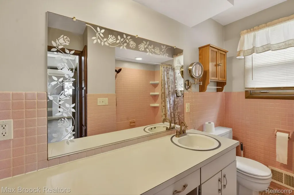 9024 Mandon Road White Lake Charter Township MI 48386