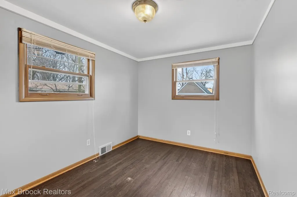 9024 Mandon Road White Lake Charter Township MI 48386